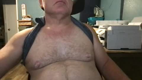 Snapshot of beckster040 chatting on 06/24/26, 05:28 beckster online show from 06/24/26, 05:28
