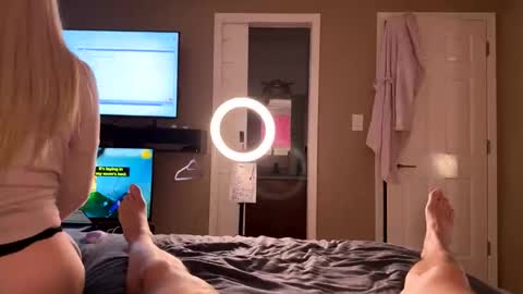 bedroom_peephole online show from 05/15/26, 02:51