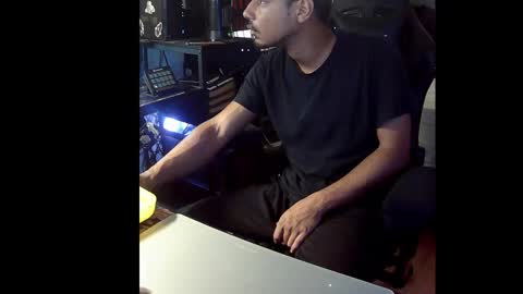 Snapshot of bedstuymonstercock90 chatting on 11/23/25, 06:08 hungnheavy online show from 11/23/25, 06:08