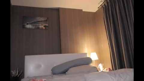 Snapshot of bee_thai chatting on 12/18/25, 05:19 bee_thai online show from 12/18/25, 05:19