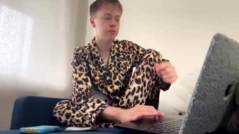 beeb0y online show from 09/15/25, 10:59