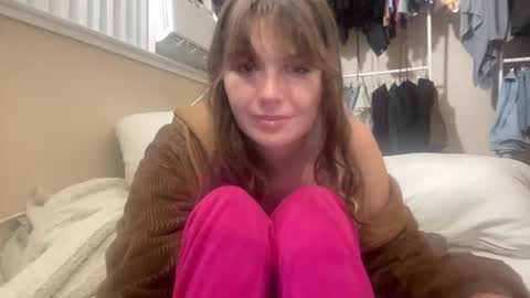 Snapshot of beebeebuzzzzzz chatting on 02/16/26, 08:21 beebeebuzzzzzz online show from 02/16/26, 08:21