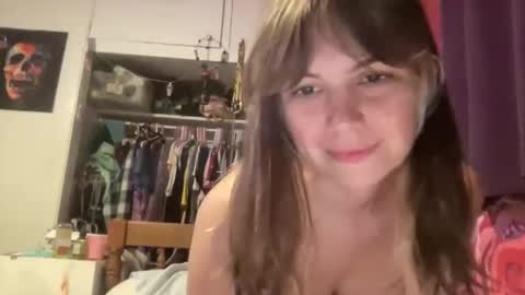 Snapshot of beebeebuzzzzzz chatting on 03/04/26, 07:36 beebeebuzzzzzz online show from 03/04/26, 07:36