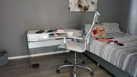 Bee if you ever see the girl who can take 12 inch all the way inside the ass try me online show from 04/20/26, 07:04