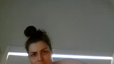 Snapshot of beeinmedeep chatting on 12/21/24, 05:18 beeinmedeep online show from 12/21/24, 05:18