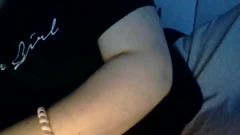 Snapshot of beeinmedeep chatting on 12/29/24, 06:27 beeinmedeep online show from 12/29/24, 06:27