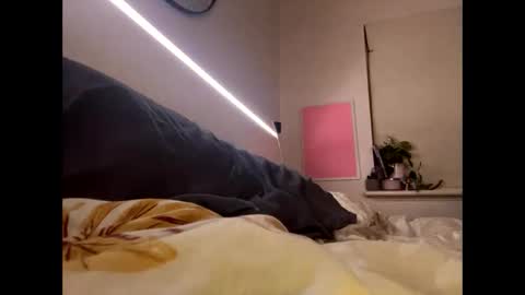 Snapshot of beeinmedeep chatting on 10/30/25, 04:08 beeinmedeep online show from 10/30/25, 04:08