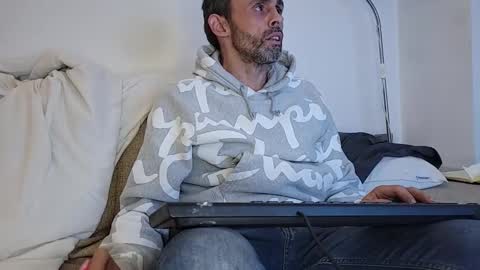 begbestuk online show from 09/22/25, 03:08