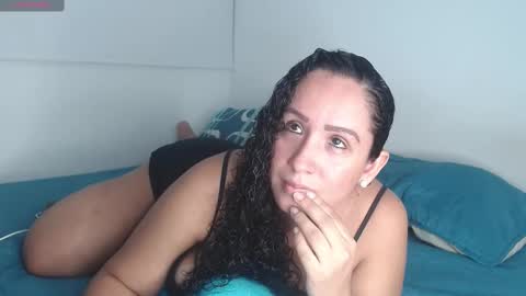 Snapshot of bela_hadid05 chatting on 11/02/25, 12:02 hadid online show from 11/02/25, 12:02