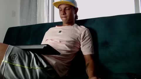 independent model online show from 01/28/25, 10:45