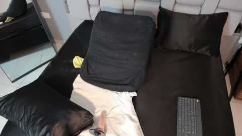 Bella online show from 12/14/25, 03:56