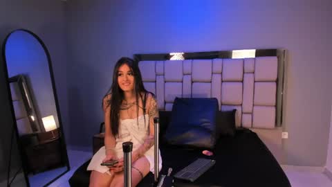 Bella online show from 05/17/26, 04:21