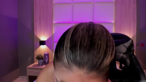 Bella cam online show from 10/30/25, 08:09