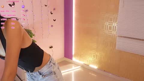 bella19   online show from 10/18/25, 08:42