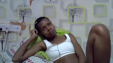 Snapshot of bella307697 chatting on 10/22/25, 04:02 Bella online show from 10/22/25, 04:02