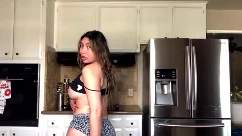 Snapshot of bella69donna chatting on 02/26/26, 03:55 bella69donna online show from 02/26/26, 03:55