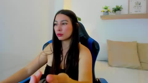Snapshot of bella_99x chatting on 06/19/26, 11:58 Bel 3 online show from 06/19/26, 11:58