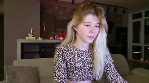 Bella online show from 03/09/25, 07:05