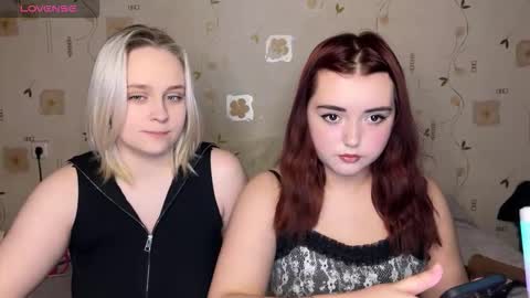 bella_and_alice online show from 02/18/26, 02:40