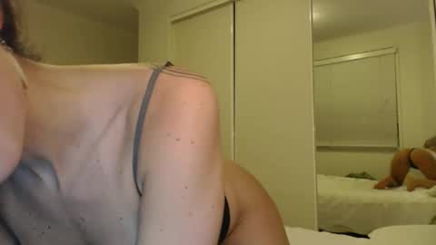 Snapshot of bella_bloom1 chatting on 10/03/25, 10:45 Bella online show from 10/03/25, 10:45