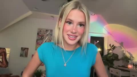 Snapshot of bella_christian chatting on 07/30/26, 05:45 Bella Baby online show from 07/30/26, 05:45