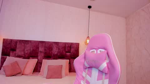 Snapshot of bella_clarck chatting on 11/14/25, 11:35 BELLA CLARCK online show from 11/14/25, 11:35