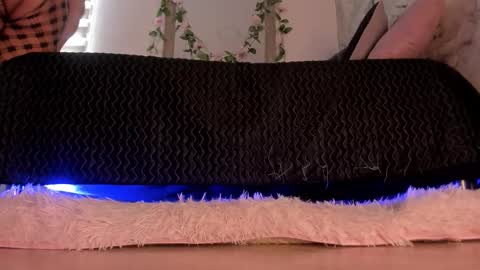 Dessi  online show from 10/13/25, 01:11