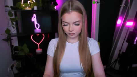 Snapshot of bella_fair chatting on 04/08/26, 11:32 Bella online show from 04/08/26, 11:32