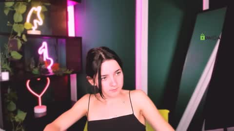 Snapshot of bella_fair chatting on 04/12/26, 10:37 Bella online show from 04/12/26, 10:37