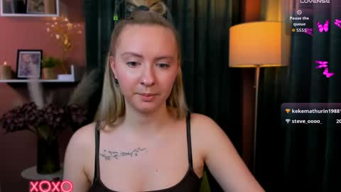 Snapshot of bella_fair chatting on 04/14/26, 09:43 Bella online show from 04/14/26, 09:43