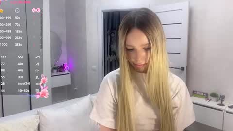 Snapshot of bella_gasp chatting on 06/09/26, 10:43 Jane online show from 06/09/26, 10:43
