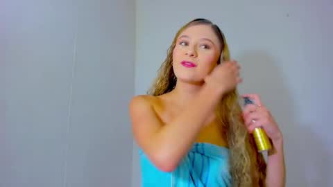 bella_heat19 online show from 04/28/26, 10:15