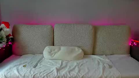 Anna  online show from 12/21/25, 10:44