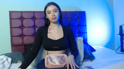 Snapshot of bella_lr chatting on 11/05/25, 02:11 Valentina online show from 11/05/25, 02:11