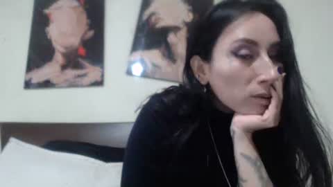 bella_luna34 online show from 04/24/26, 03:47