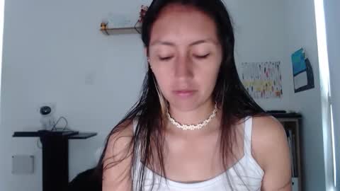 Snapshot of bella_marlowe chatting on 11/11/25, 03:34 Bella Marlowe online show from 11/11/25, 03:34