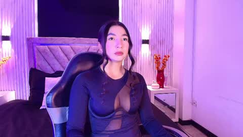 bella_martini_ online show from 05/18/26, 12:22