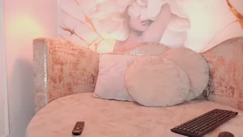 Snapshot of bella_moonlight_cr chatting on 07/15/26, 03:45 BELLA online show from 07/15/26, 03:45