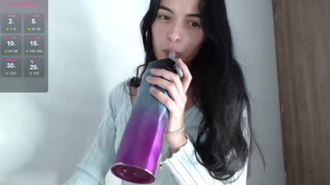 Snapshot of bella_musee chatting on 12/20/24, 03:47 online show from 12/20/24, 03:47