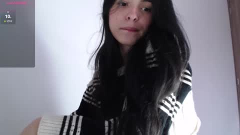 Snapshot of bella_musee chatting on 12/23/24, 03:01 online show from 12/23/24, 03:01