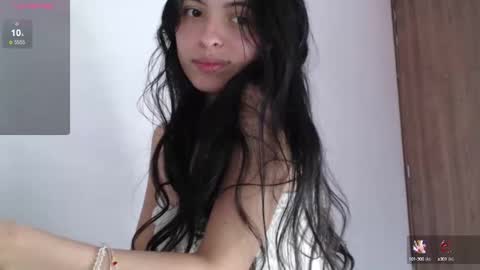 Snapshot of bella_musee chatting on 12/30/24, 05:13 online show from 12/30/24, 05:13