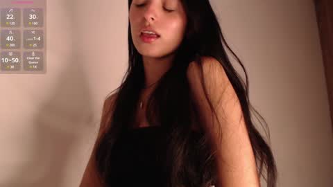 Snapshot of bella_musee chatting on 02/04/25, 12:40 online show from 02/04/25, 12:40