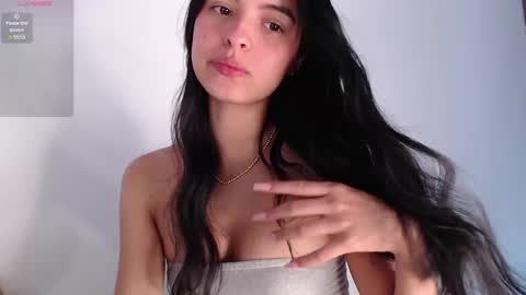 Snapshot of bella_musee chatting on 02/21/25, 03:10 online show from 02/21/25, 03:10