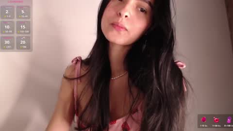 Snapshot of bella_musee chatting on 03/01/25, 03:21 online show from 03/01/25, 03:21