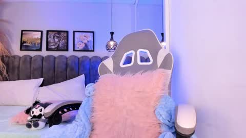 bella_peach_ online show from 04/17/26, 03:20