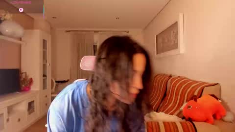 Snapshot of bella_pocahontas3 chatting on 10/28/25, 09:17 bella_pocahontas3 online show from 10/28/25, 09:17