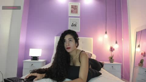 Bella Ponce  online show from 01/04/25, 03:07