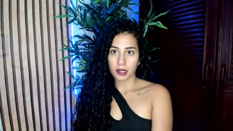 Bella Ponce  online show from 09/23/25, 03:15