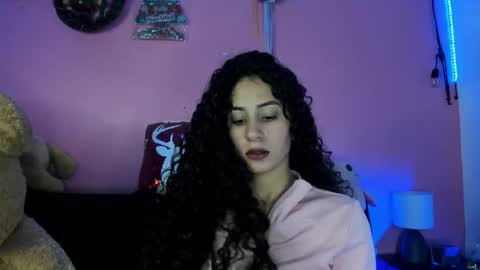 Bella Ponce  online show from 12/02/25, 02:45