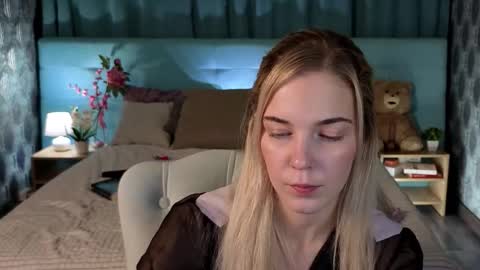 Snapshot of bella_stewartt chatting on 11/26/25, 12:55 Bella online show from 11/26/25, 12:55